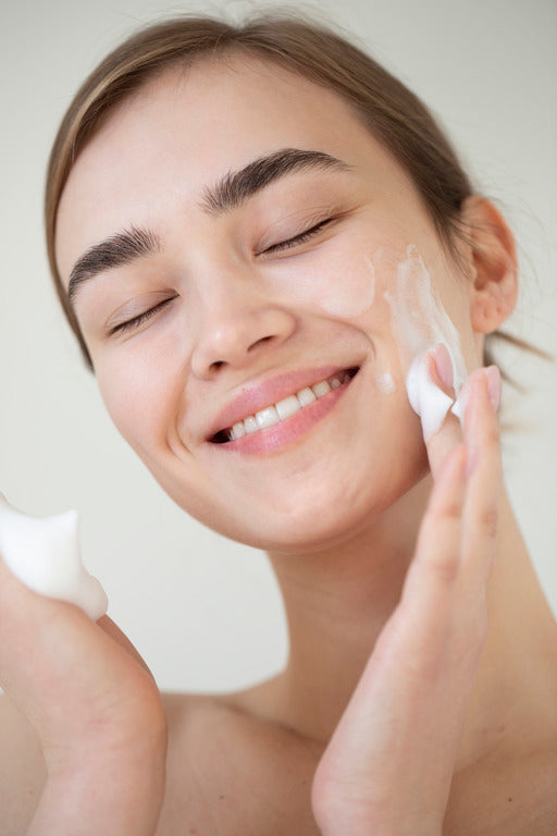 Serum Selection: Finding the Right Ingredients for Glowing Skin
